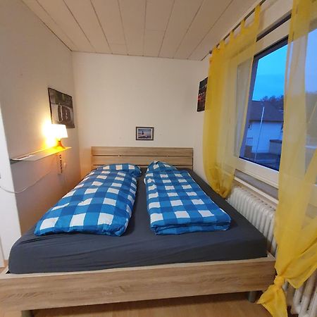 Geraeumiges Ferienhaus In Bad Salzuflen Mit Einfacher Ausstattung, Fuer Geschaeftsreisende, Gruppen Oder Familien Geeignet, 4 Schlafzimmer Extérieur photo