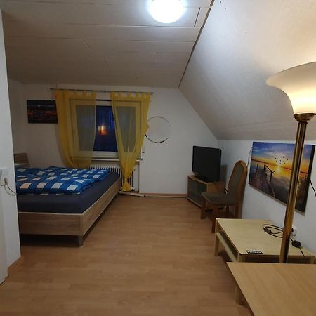 Geraeumiges Ferienhaus In Bad Salzuflen Mit Einfacher Ausstattung, Fuer Geschaeftsreisende, Gruppen Oder Familien Geeignet, 4 Schlafzimmer Extérieur photo