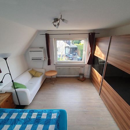 Geraeumiges Ferienhaus In Bad Salzuflen Mit Einfacher Ausstattung, Fuer Geschaeftsreisende, Gruppen Oder Familien Geeignet, 4 Schlafzimmer Extérieur photo