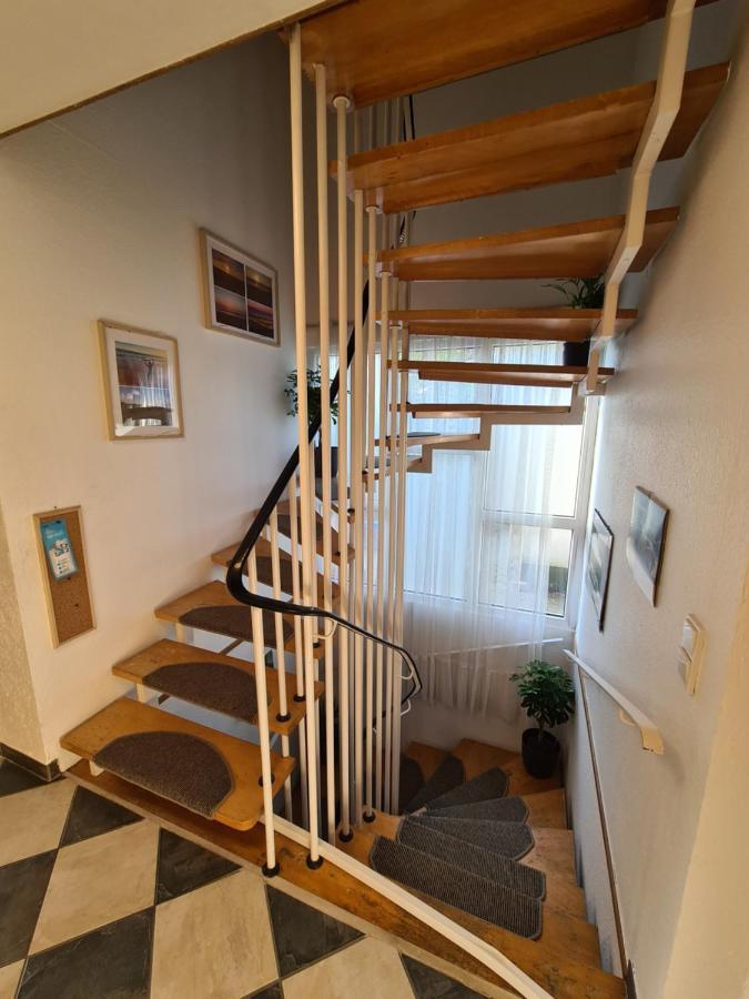 Geraeumiges Ferienhaus In Bad Salzuflen Mit Einfacher Ausstattung, Fuer Geschaeftsreisende, Gruppen Oder Familien Geeignet, 4 Schlafzimmer Extérieur photo