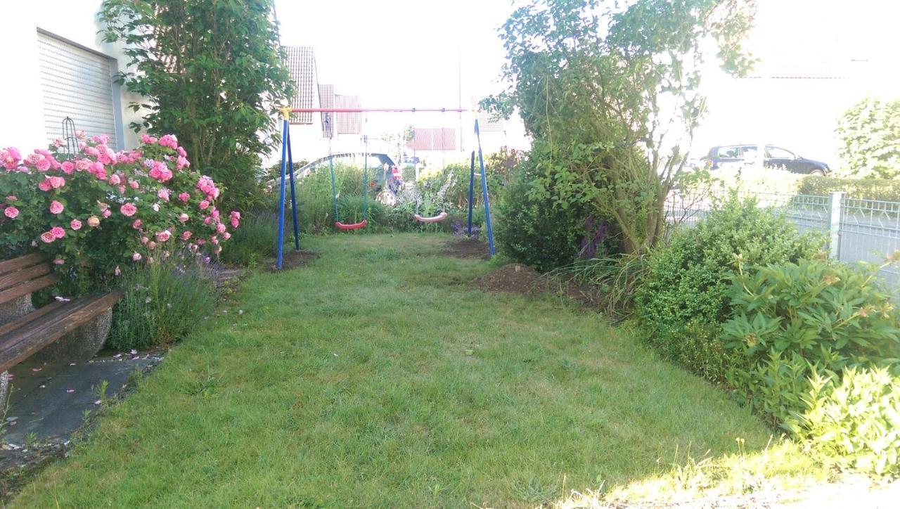 Geraeumiges Ferienhaus In Bad Salzuflen Mit Einfacher Ausstattung, Fuer Geschaeftsreisende, Gruppen Oder Familien Geeignet, 4 Schlafzimmer Extérieur photo