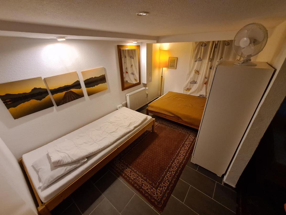 Geraeumiges Ferienhaus In Bad Salzuflen Mit Einfacher Ausstattung, Fuer Geschaeftsreisende, Gruppen Oder Familien Geeignet, 4 Schlafzimmer Extérieur photo