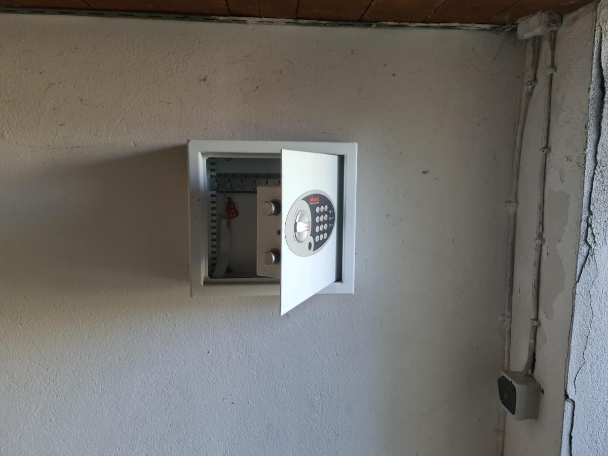 Geraeumiges Ferienhaus In Bad Salzuflen Mit Einfacher Ausstattung, Fuer Geschaeftsreisende, Gruppen Oder Familien Geeignet, 4 Schlafzimmer Extérieur photo