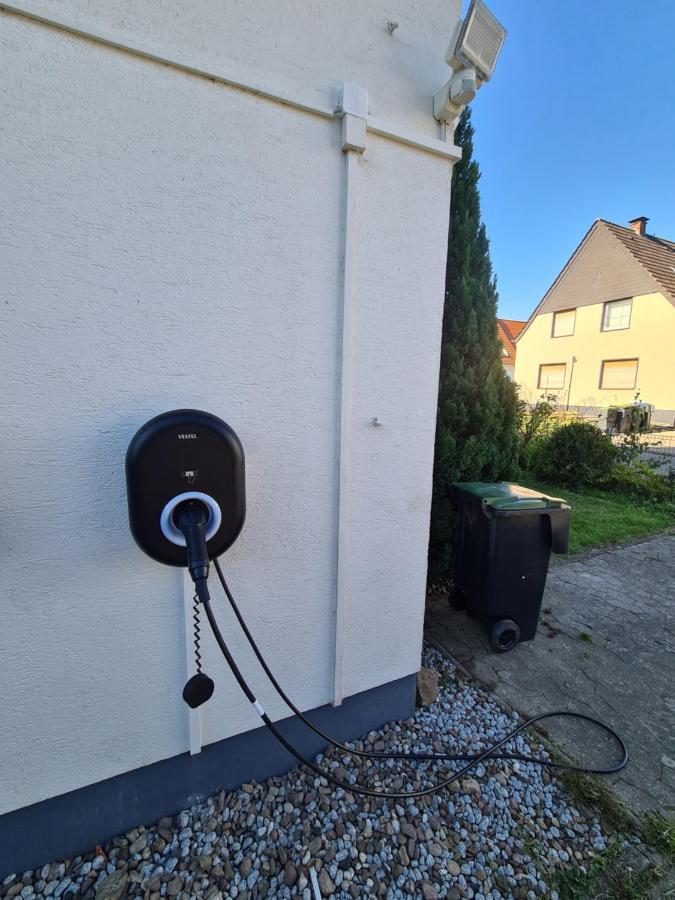 Geraeumiges Ferienhaus In Bad Salzuflen Mit Einfacher Ausstattung, Fuer Geschaeftsreisende, Gruppen Oder Familien Geeignet, 4 Schlafzimmer Extérieur photo