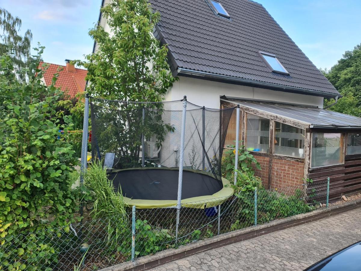Geraeumiges Ferienhaus In Bad Salzuflen Mit Einfacher Ausstattung, Fuer Geschaeftsreisende, Gruppen Oder Familien Geeignet, 4 Schlafzimmer Extérieur photo