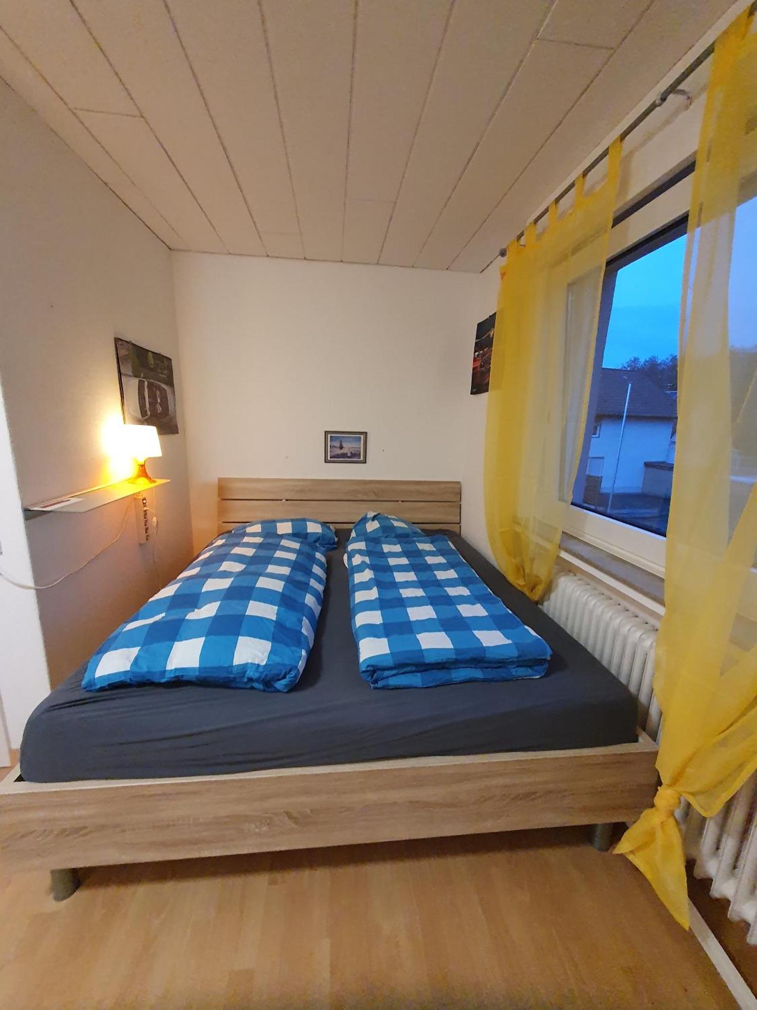 Geraeumiges Ferienhaus In Bad Salzuflen Mit Einfacher Ausstattung, Fuer Geschaeftsreisende, Gruppen Oder Familien Geeignet, 4 Schlafzimmer Extérieur photo