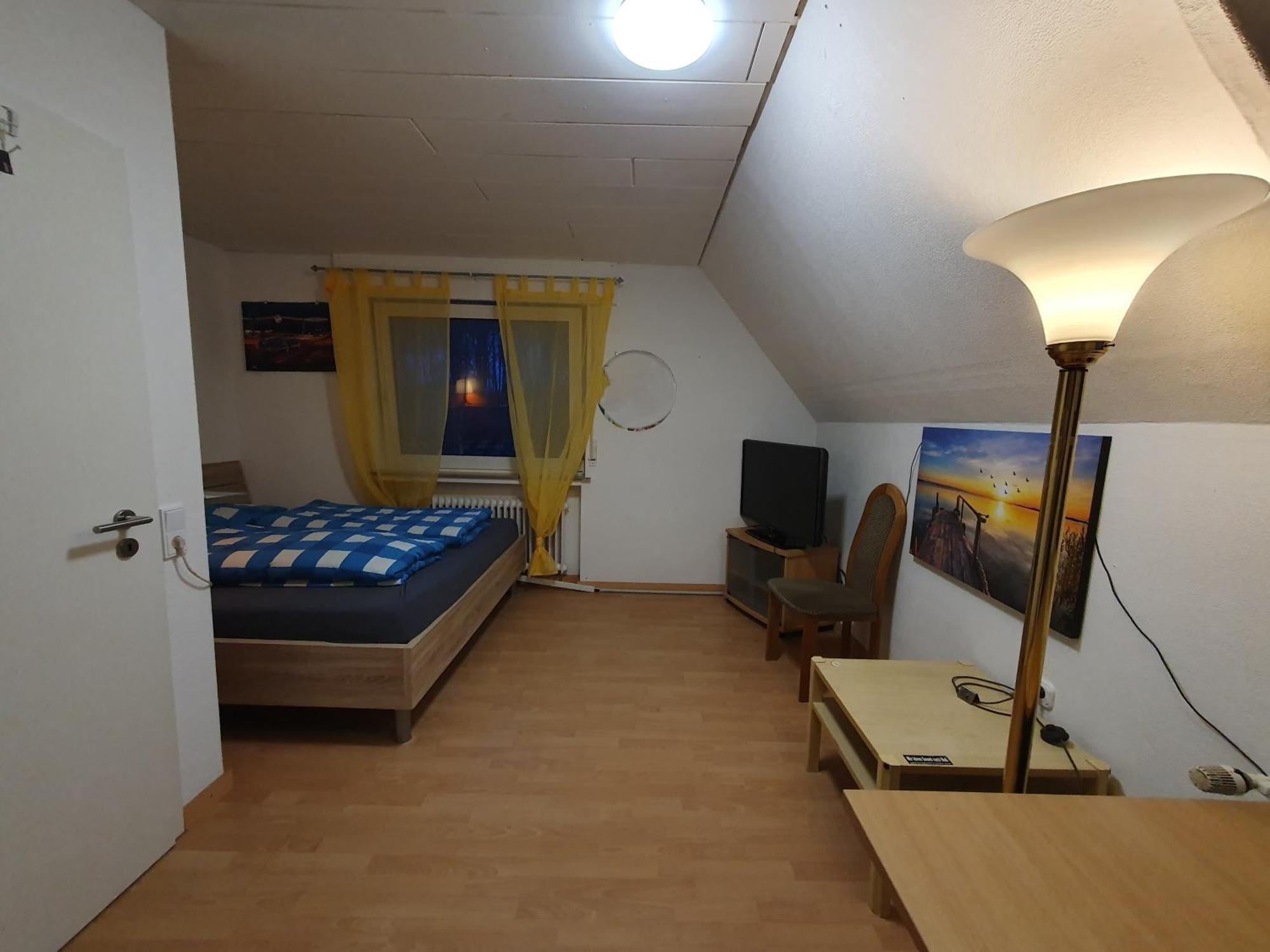 Geraeumiges Ferienhaus In Bad Salzuflen Mit Einfacher Ausstattung, Fuer Geschaeftsreisende, Gruppen Oder Familien Geeignet, 4 Schlafzimmer Extérieur photo