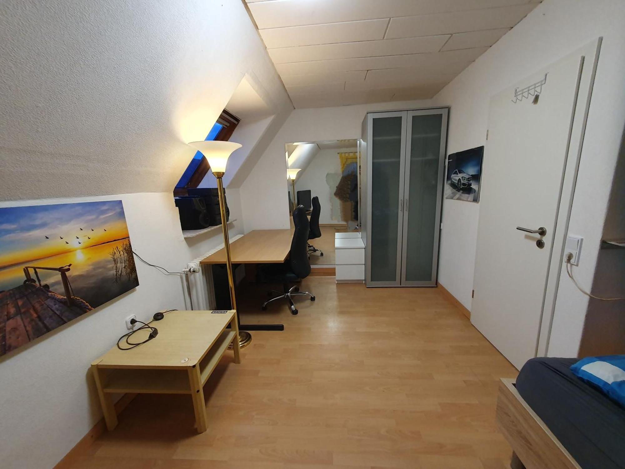 Geraeumiges Ferienhaus In Bad Salzuflen Mit Einfacher Ausstattung, Fuer Geschaeftsreisende, Gruppen Oder Familien Geeignet, 4 Schlafzimmer Extérieur photo
